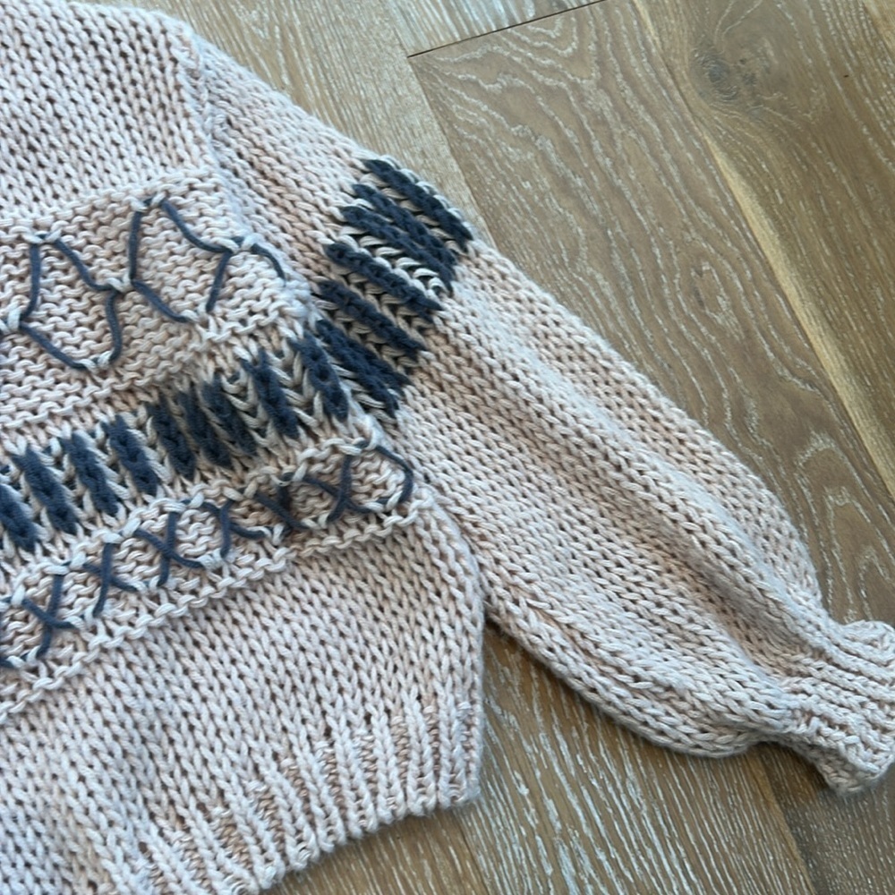 SHEIN Sweater - Picture 4 of 6
